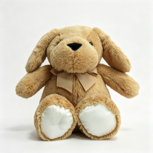 Peluche chiot personnalisée avec oreilles tombantes couleur tan et nœud papillon, jouet en peluche chien en position assise, chiot en peluche avec patte en satin blanc - Product Image 2