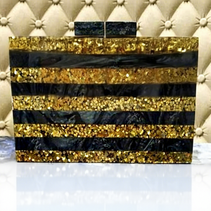 Pochette en résine personnalisée faite à la main avec des motifs d'amour et des designs sur mesure, emballage personnalisé pour la Saint-Valentin - Product Image 1