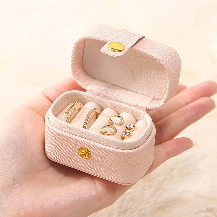 Low Moq Custom Logo Wholesale Luxury Pu Leather Jewelry Box Organize Case Leather Mini Travel Jewelry Boxes