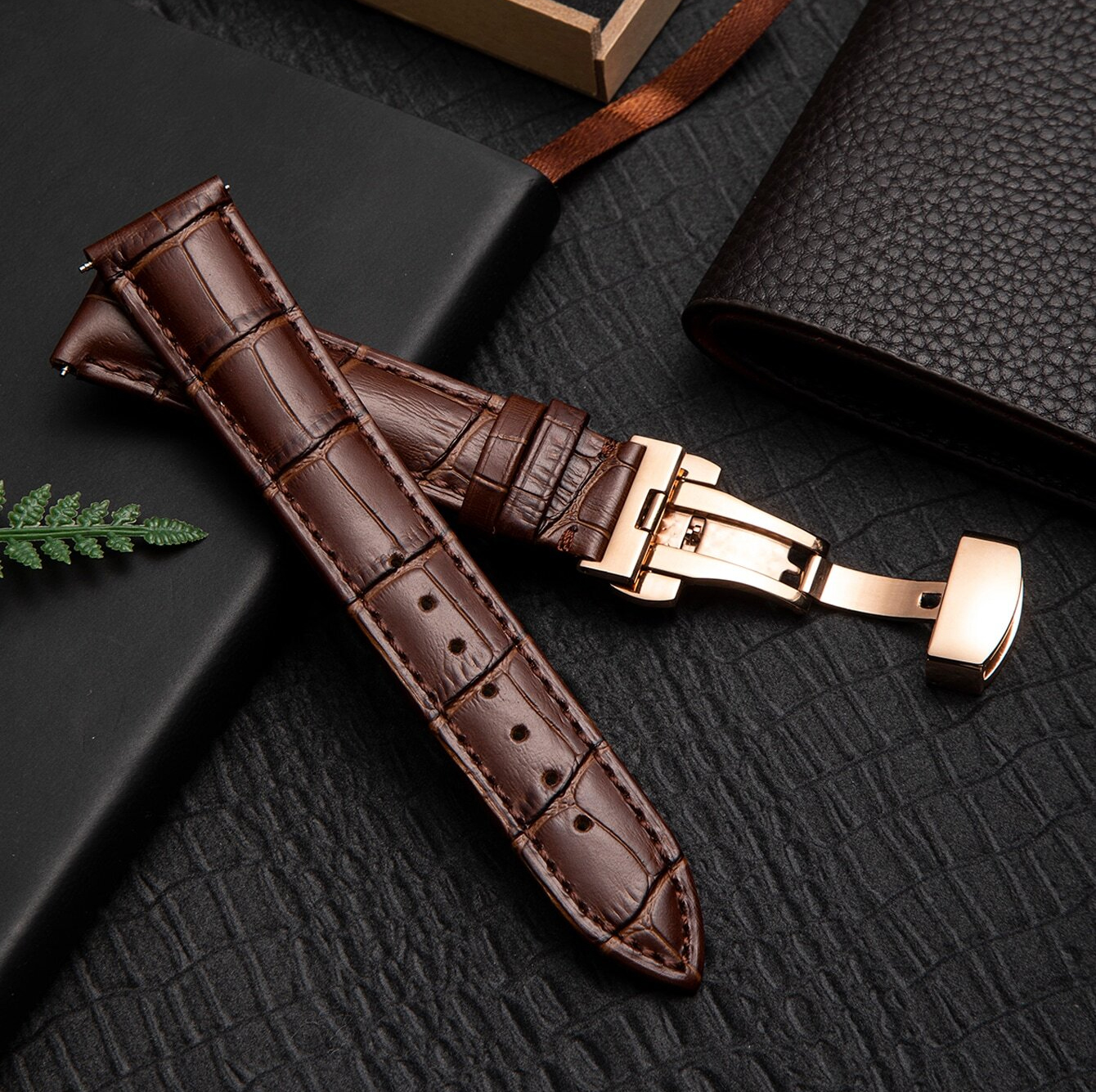 Trendybay High Quality Butterfly Clasp Custom OEM Vintage Genuine Calfskin Leather Watch Strap Smart Watch Replacement Band