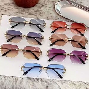 Gafas de Sol Rectangulares sin Montura de Moda 2025 con Logotipo Personalizado, Alta Calidad, Protección UV400, Lentes Degradadas, Montura Cuadrada de Aleación para Hombre y Mujer - Product Image 2