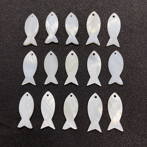Cheap Freshwater Oyster White <strong>Shell</strong> <strong>Fish</strong> Charm Pendant Mother of Pearl Bead for DIY <strong>Jewelry</strong> Making - Product Image 2