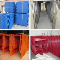 Échafaudage en acier orange avec section de cadre transversal, cadre d'extrémité d'échelle et plateforme supérieure à lattes pour travaux de peinture