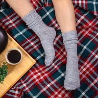 Chaussettes en laine mérinos personnalisées avec logo de marque, épaisses, chaudes, écologiques, pour l'automne et l'hiver, idéales pour la randonnée et les activités de plein air.