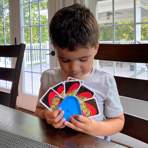 Couleurs Premium Sûr En Plastique Réutilisable Mains Libres Maison Famille Jouer Seniors Enfants <span class=keywords><strong>Poker</strong></span> Parties Jeu Carte Jeux Cartes Porte-Plateau - Product Image 3