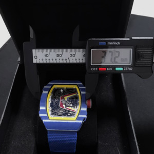 <span class=keywords><strong>2026</strong></span> Yeni Versiyon V4 G6702 Saat Üstün Kalite Özel Mekanizma 7 Saat Konumunda Çalışan Mavi Karbon Fiber Premium Entegre Kasa Saat - Product Image 3