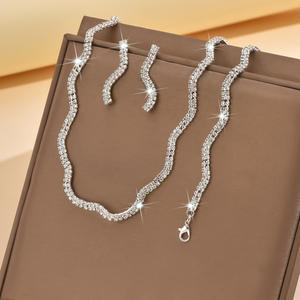 Parure de bijoux pour femme, luxe léger, avec boucles d'oreilles, bracelet et collier en zircon ondulé, ornée de cristaux noirs et blancs en forme de vague, pour mariage - Product Image 5