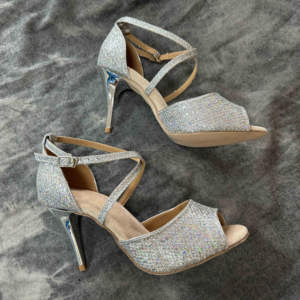 Chaussures <span class=keywords><strong>de</strong></span> <span class=keywords><strong>danse</strong></span> Tango professionnelles 8.5 <span class=keywords><strong>cm</strong></span> talons électrolytiques semelles en peau <span class=keywords><strong>de</strong></span> vache dure conception <span class=keywords><strong>de</strong></span> paillettes argentées Style argentin - Product Image 5