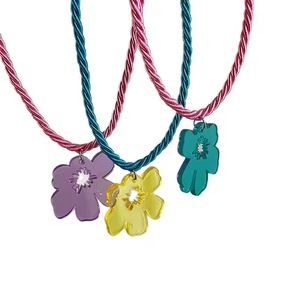 Collar de flor roja pequeña para mujer, inspirado en el verano, cadena coreana para clavícula, colgante de moda en oro y cobre que combina con todo - Product Image 2