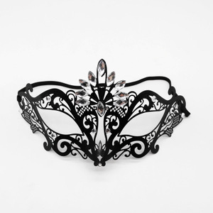 Maschere per feste veneziane da <span class=keywords><strong>donna</strong></span> Fashion Black Metal Laser-cut Dress <span class=keywords><strong>Costume</strong></span> show Wedding Masquerade Half Face Mask - Product Image 3