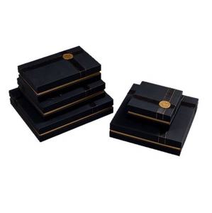 Cajas de Cartón Rígido con Borde Dorado y Lazos Decorativos Pre-Atados, con Bandeja de Plástico para Dulces y Chocolates - Product Image 5