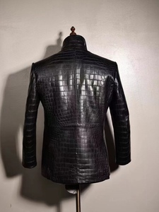 เสื้อแจ็คเก็ตหนังผู้ชายสุดหรู หนังจระเข้แท้ 100% |   เสื้อโค้ทธุรกิจปกแบบคลาสสิก |   ฤดูใบไม้ร่วง ฤดูหนาว แบล็คแจ็คระดับไฮเอนด์ - Product Image 2