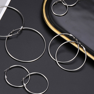 Populares Pendientes de Aro Grandes y Delgados de Acero Inoxidable 316L con Baño de Oro PVD para Mujer |   Ligero, Hipoalergénico, Resistente al Agua y Sin Deslustre - Product Image 5