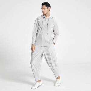 Felpa con cappuccio da uomo Miyake primavera nuova moda <span class=keywords><strong>felpe</strong></span> Casual a pieghe elasticizzato in nero realizzate in resistente stampa in poliestere - Product Image 3