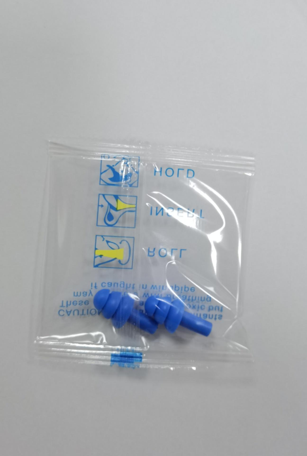 สีน้ำเงิน-ที่อุดหูในกระเป๋าหนึ่งคู่