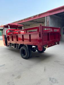 Tricycle motorisé agricole populaire <span class=keywords><strong>à</strong></span> cinq <span class=keywords><strong>roues</strong></span>, carrosserie ouverte, essence 300CC, avec abri de pluie - Product Image 1