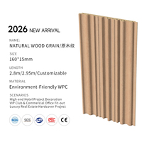 Panel de Revestimiento Ondulado WPC Raypai, 160x15mm, Grano de Madera Natural, OEM Personalizado, Impermeable, Moderno, para Escaleras, Dormitorios, Salas de Estar, Gimnasios, Hoteles