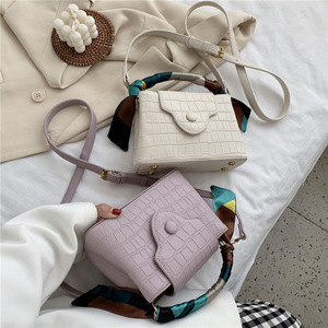 Sac à main de luxe en faux cuir, porté épaule, avec écharpe, motif crocodile, pour femmes, nouvelle collection - Product Image 1