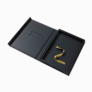 Logo personalizzato riciclabile nero opaco per la cura della pelle profumo cartone regalo scatola magnetica con inserto in schiuma - Product Image 4