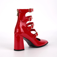 Bottines Mary Jane personnalisées pour femmes en cuir verni à talon carré avec plusieurs sangles à boucles