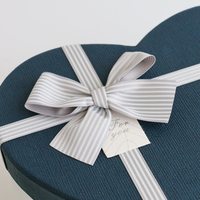 Kotak Kado Kertas Bentuk Hati Ukuran & Logo Sesuai Pesanan Kemasan Romantis Valentine Grosir Langsung dari Pabrik