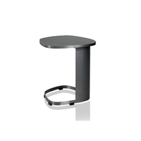 Table d'appoint en marbre au design nordique moderne Wabi-sabi, avec piètement en métal doré et plateau en chêne, pour chambre, salon, balcon, ou comme table de bout de canapé - Ensemble