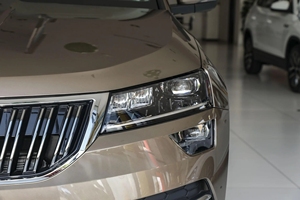 SUV Usato Economico 2023 <span class=keywords><strong>Skoda</strong></span> <span class=keywords><strong>Karoq</strong></span> 280TSI Smart Glory Edition, Auto Compatta Spaziosa con Motore Turbo, Esportazione Mondiale - Product Image 2