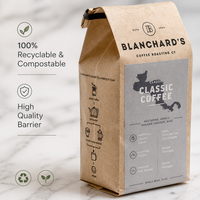 Sacs à café personnalisés biodégradables de qualité alimentaire à fond plat, en kraft noir mat, avec valve et fermeture à lien métallique, impression numérique et héliogravure, petit format