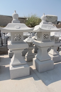 Witte decoratieve granieten lantaarn met Japanse pagode-afbeelding voor tuin, park of erf. - Product Image 2