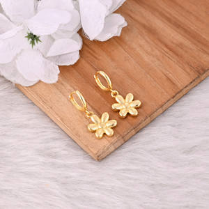 Aros de Oro Lisos y Sencillos para Mujer, Aros de Latón 100% para Venta al por Mayor, Fabricante de Joyería para Regalo - Product Image 2