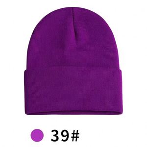 Vente en gros de bonnets en tricot d'hiver chauds de couleur unie avec logo brodé personnalisé pour les événements d'entreprise, cadeaux promotionnels, bonnets design - Product Image 4