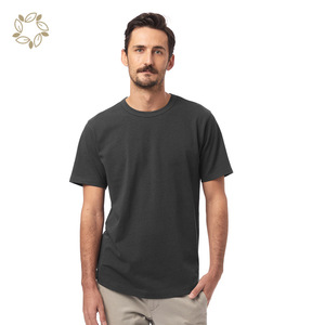 <span class=keywords><strong>T</strong></span>-<span class=keywords><strong>shirt</strong></span> da <span class=keywords><strong>uomo</strong></span> in <span class=keywords><strong>cotone</strong></span> Pima tinta unita, <span class=keywords><strong>biologico</strong></span>, personalizzabile con ricamo, vestibilità aderente - Product Image 1