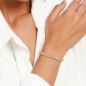 Pulsera de tenis con engaste de bisel de oro laminado de 14k, sin níquel ni plomo, con moissanita VVS D certificada GRA, venta al por mayor de joyería brillante - Product Image 3