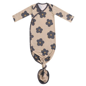 ชุดคลุมแบบถักสำหรับทารกแรกเกิดทำจากไม้ไผ่ออร์แกนิกชุดถักสำหรับทารกแขนยาวพิมพ์ลายได้ตามต้องการ - Product Image 1