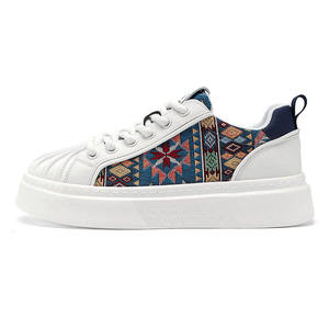 Vente en gros d'usine, baskets blanches de luxe pour hommes, style décontracté, chaussures de marche, lacets, chaussures de jogging - Product Image 3