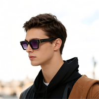 Lunettes de soleil carrées de style designer, monture PC de luxe, logo personnalisé OEM/ODM, collection de mode haut de gamme pour la conduite et les activités de plein air