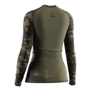 Ensemble MMA deux pièces camouflage pour femmes, rashguard à manches longues extensible à séchage rapide et short 2 en 1 pour l'entraînement et la remise en forme - Product Image 3
