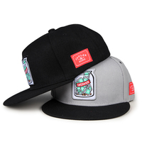 Gorra de Béisbol Moderna de Dos Tonos con Visera Plana, Cierre a Presión, Bordado y Malla Ajustable para Hombre