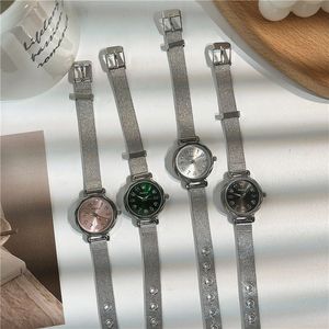 Reloj de Cuarzo para Mujer, Acero Inoxidable, Esfera Redonda de 30 mm, Pantalla Analógica con Fecha, Correa Milanesa, Elegante y Moderno, Cierre Plegable - Product Image 3