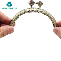 Cadre de sac à main en métal Vintage Bag Kiss Clasp Lock, Retro Style Arch Frame Coin Purse Hardware avec Lotus Beads Embossed
