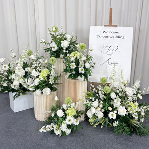 Composition florale artificielle réaliste en soie blanche et verte pour décoration de table et toile de fond, idéale pour les événements de rentrée scolaire - Product Image 3