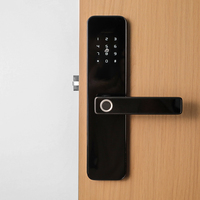 Serrure de porte intelligente noire en bois et acier inoxydable avec empreinte digitale, mot de passe Wi-Fi et télécommande TT Lock pour chambre à coucher
