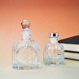 Botella de Perfume Vintage con Relieve, Botella de Vidrio para Aromaterapia con Tapa Sellada, Botella Vacía Transparente para Arreglos Florales - Product Image 1