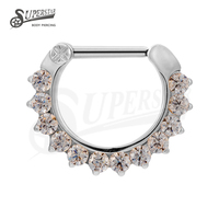 SUPERSTAR ASTM F136 Titane Mode Piercing de nez en forme de D avec sertissage à griffes en Zircone cubique, Bijou de piercing corporel personnalisé