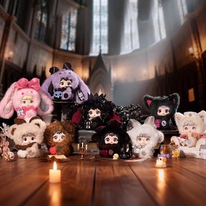 Nommi & Heymi, la série <span class=keywords><strong>Destin</strong></span> Entrelacé, boîte mystère, poupée en peluche à suspendre pour la décoration - Product Image 1