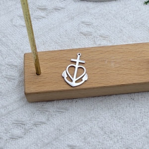 Collier populaire en or plaqué 18 carats avec croix de Camargue, délicat, sans nickel, avec pendentif croix d'ancre, foi, espoir, amour, bijoux spirituels - Product Image 3