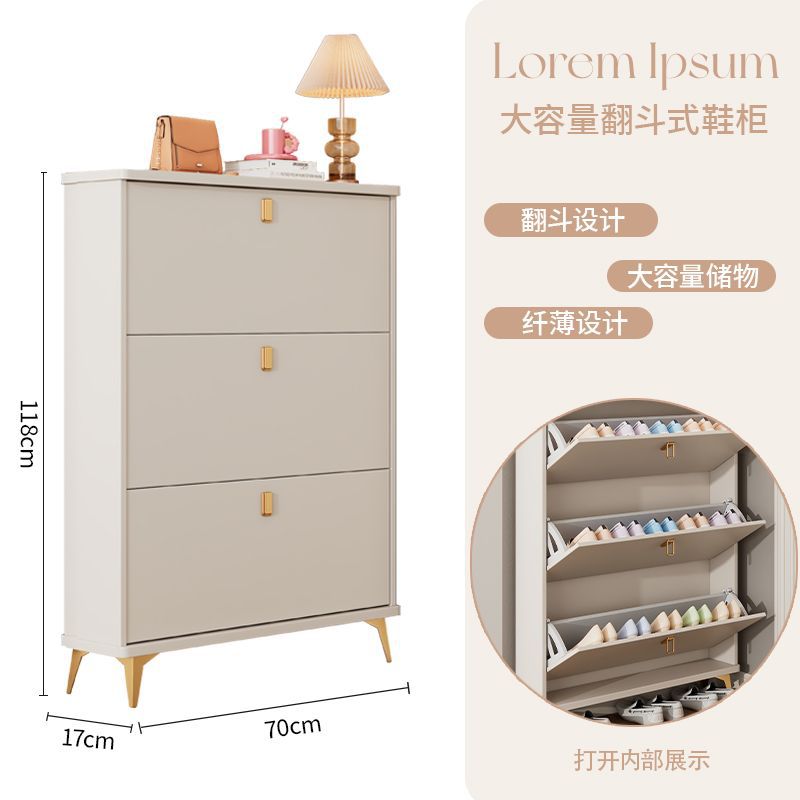 Crema, triple, 70 cm de largo, 17 cm de grosor, 118 cm de alto.