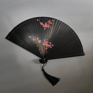 Éventails pliants tout en <span class=keywords><strong>bambou</strong></span> pour femmes haut de gamme Éventails Cheongsam de danse peints à la bombe avec découpes sculptées Style boutique - Product Image 2