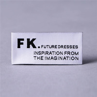 Étiquettes de col en damassé tissé, directement de l'usine, impeccables, pour marques de vêtements, emblèmes de couture pour la confection de robes de luxe