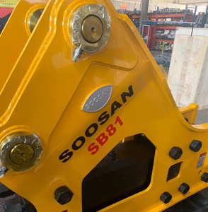 Martillo Hidráulico SOOSAN SB81 para Excavadoras de 18-26 Toneladas, Tipo Lateral, Motor Certificado para Demolición, Probado, 1 Año de Garantía - Product Image 1